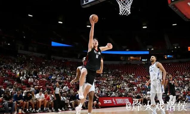 科林斯表现平平：全场10投5中，贡献10分2篮板1助攻1盖帽